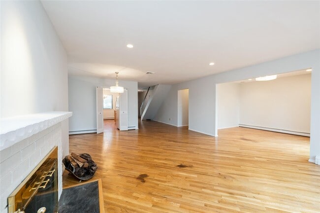Building Photo - 99 Brush Hollow Close