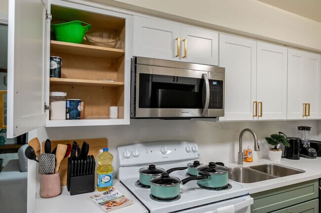 Building Photo - 4989 Randlett Dr