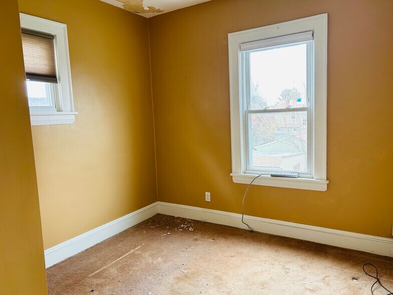 Building Photo - 1628 Grace Ave