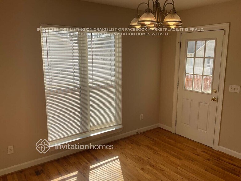 Building Photo - 1807 Chantilly Ln
