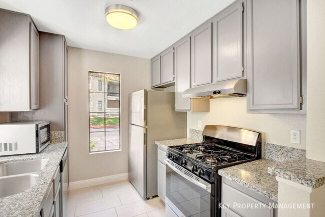 Building Photo - 4700 Nara Vista Way