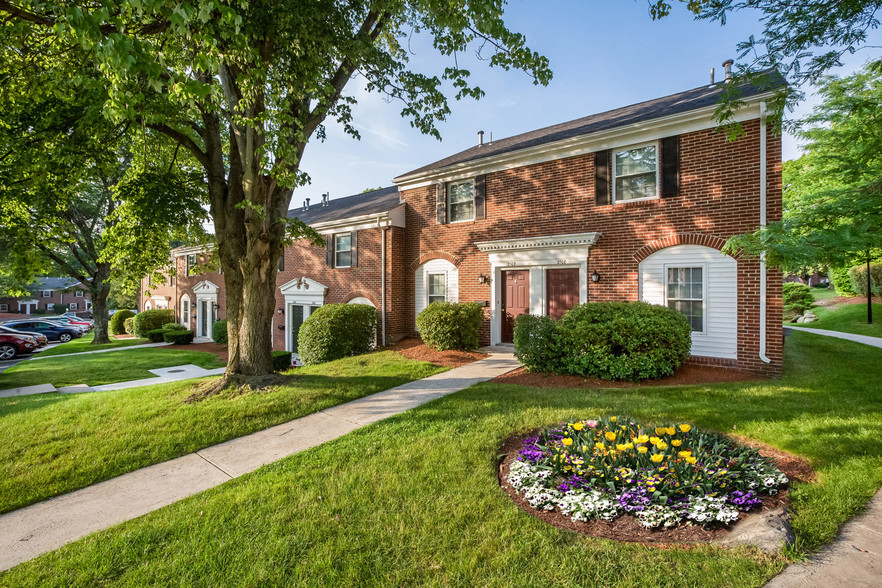 Two floor townhome living with private entry ways and plenty of New England charm - Windsor Ridge at Westborough