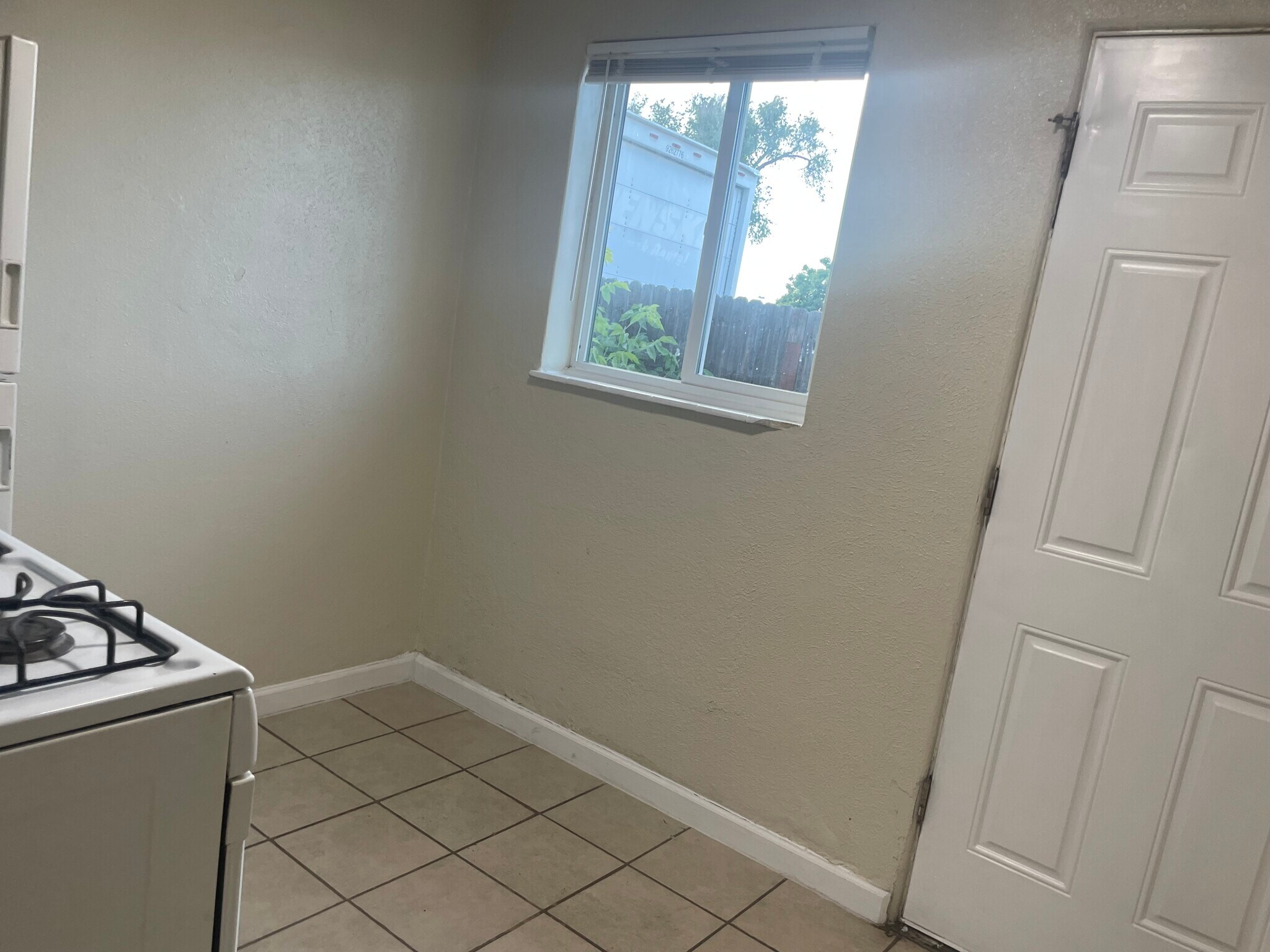 Building Photo - 1438 Clinton St