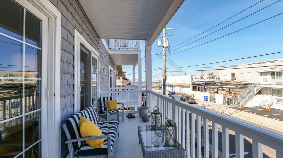 Building Photo - 210 N Madison Ave