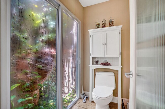 Building Photo - 683 Pelican Way