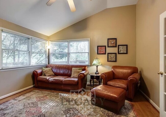 Building Photo - 1101C Biltmore Dr