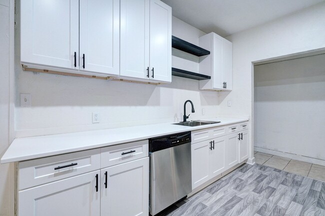 Building Photo - 1328 NE 8th St