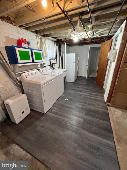 Building Photo - 10804 Drumm Ave