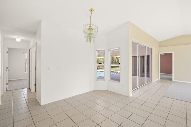 Building Photo - 3 Bed 2 Bath Pool Home