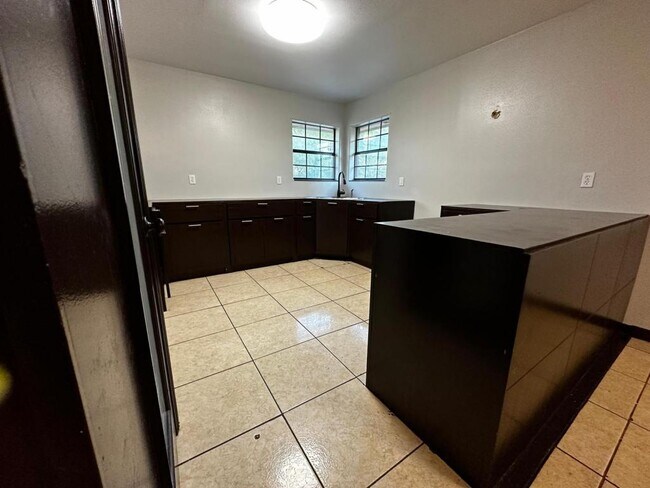 Building Photo - 10680 La Homa Rd