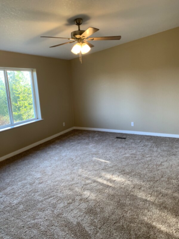 Building Photo - 276 Alpenridge Rd