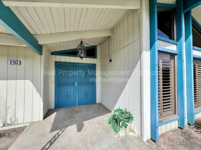 Building Photo - 9193 N Fowler Ave