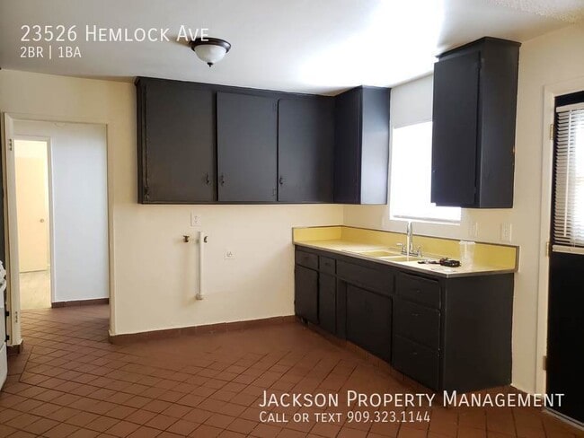 Building Photo - Great 2 Bedroom Unit