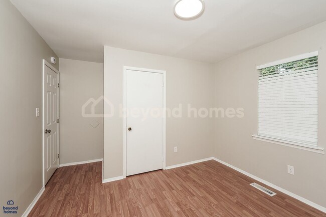 Building Photo - 4213 Kendall Ave