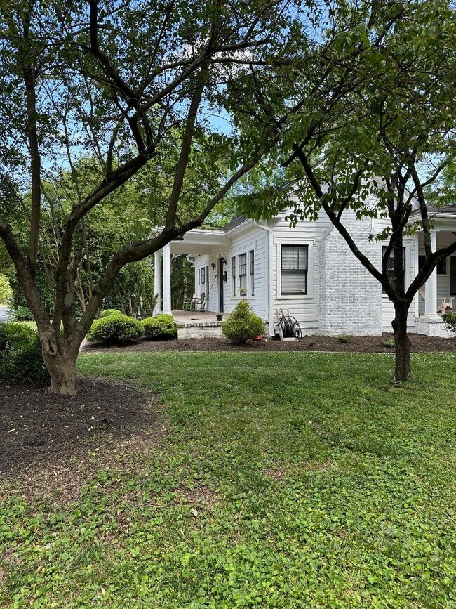Primary Photo - 1100 Herrin Ave