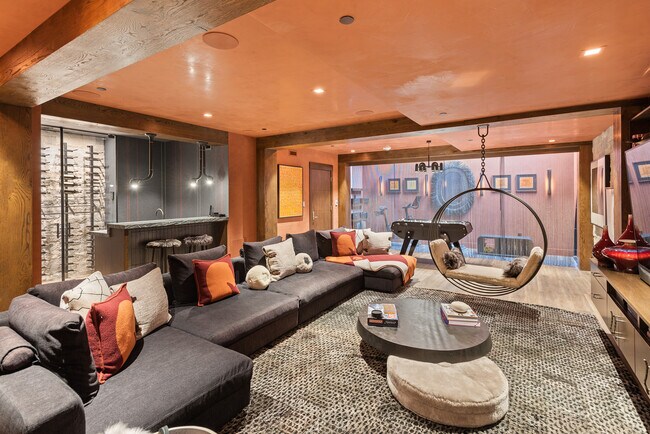 Building Photo - 120 Juan St