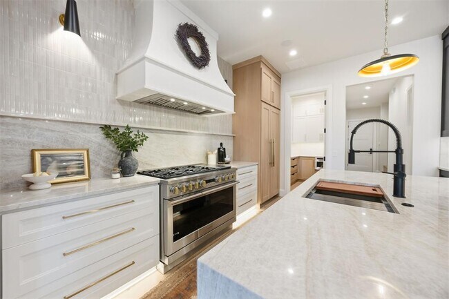 Building Photo - 1129 NW 42nd St