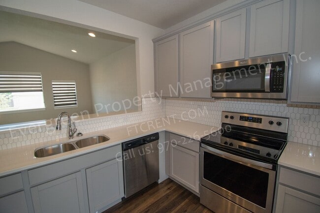 Building Photo - 298 E Chestnut St