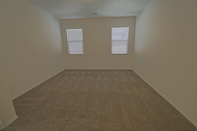 Building Photo - 2590 Camino Plata Loop NE