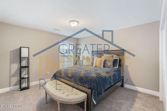 Building Photo - 129 Hackberry St