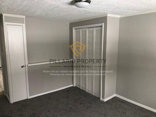 Building Photo - 4-Bedroom Home with Spacious Kitchen & Detached Garage, Available NOW!