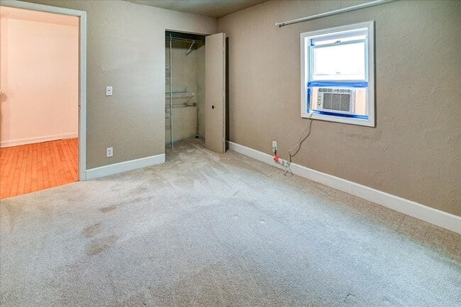 Building Photo - 930 E Dayton St