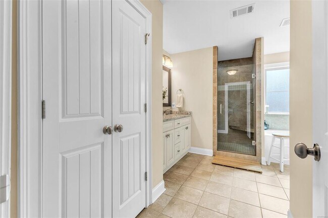 Building Photo - 1808 Mabel Dr