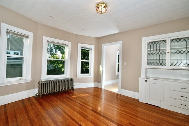 Building Photo - 392 Reedsdale Rd