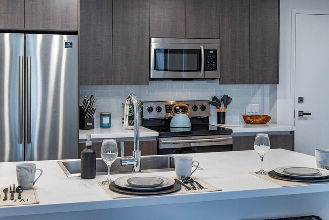 Building Photo - 425-475 E Atlantic Blvd