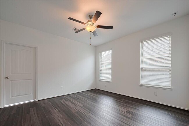 Building Photo - 18414 Hilltop Climb Dr