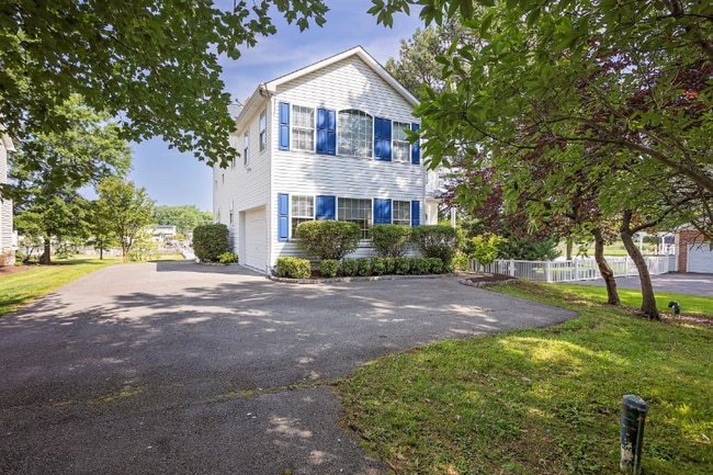 Building Photo - 2613 Cecil Dr