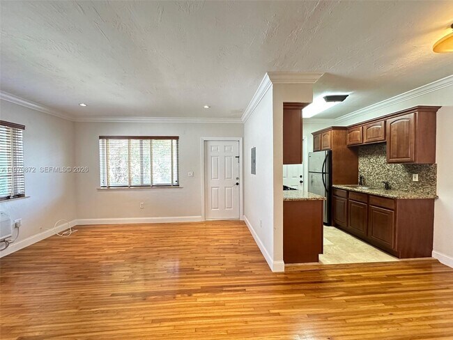 Building Photo - 35 Antilla Ave