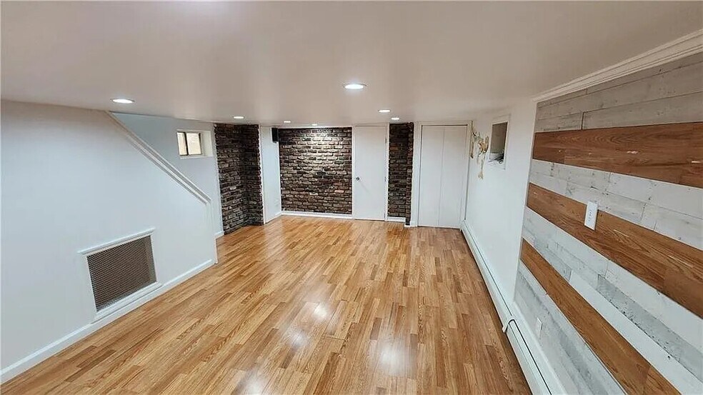 Building Photo - 1141 E 98th St