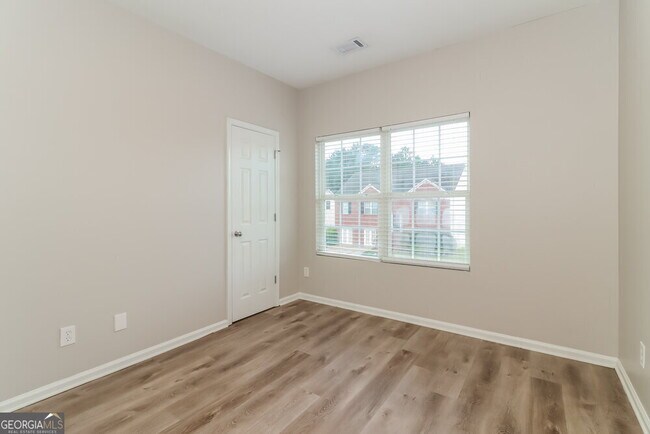 Building Photo - 450 Boxelder Rd