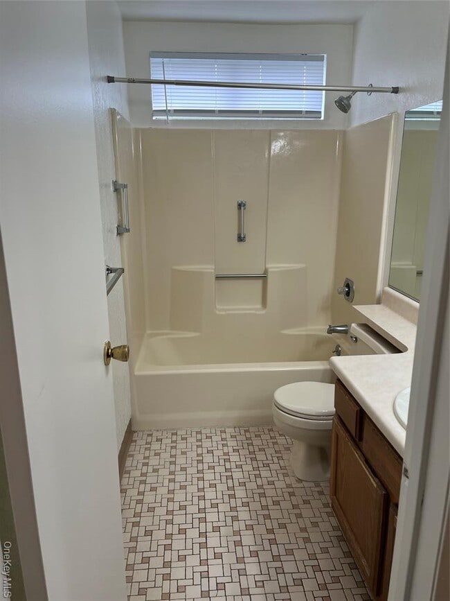 Building Photo - 204 Pine Hollow Way