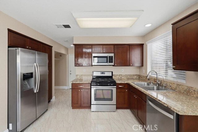 Building Photo - 930 Primrose Ln