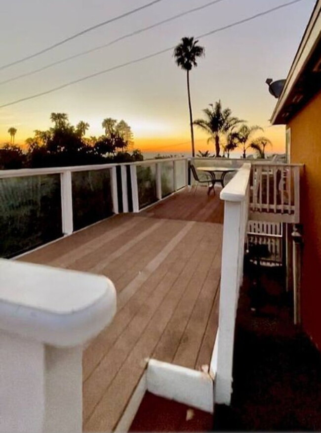 Building Photo - Ocean Beach detached Home w Yard