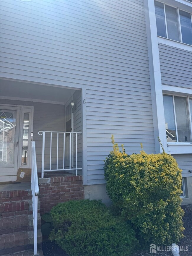 Building Photo - 16 Dawn Ct