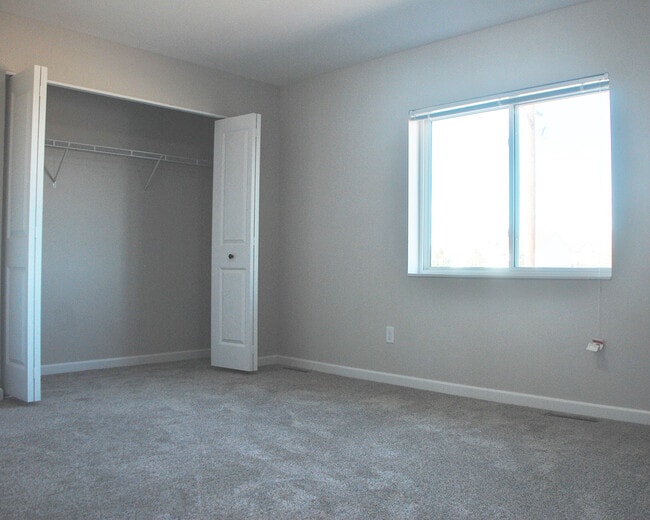 Building Photo - Brecken Place 2nd Addition