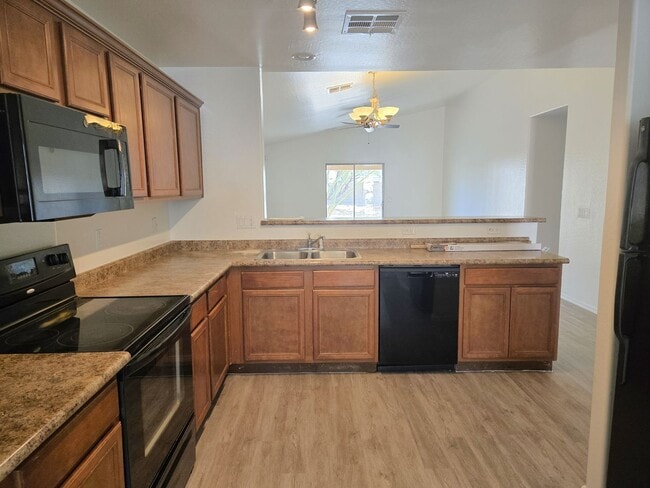 Building Photo - Great 3 bed 2 bath home in Laveen Meadows
