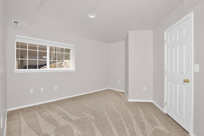 Building Photo - 3 Bedroom 2.5 Bath Redmond Townhouse