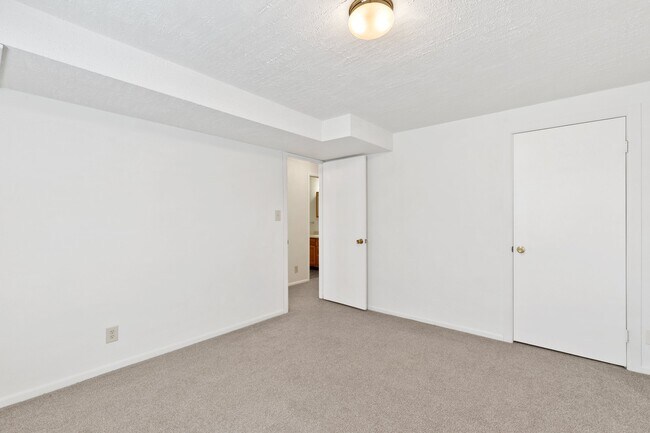 Building Photo - 7105 Omaha Blvd