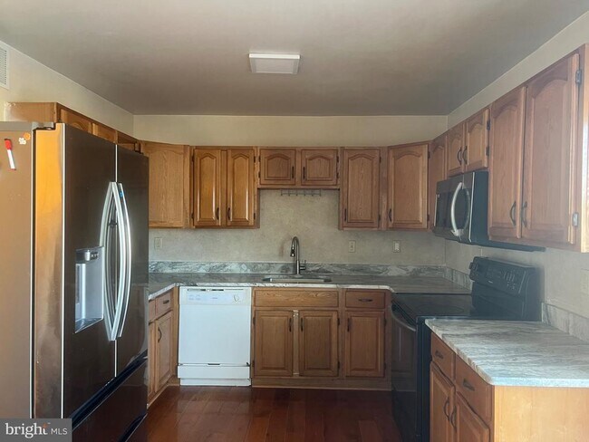 Building Photo - 16 N Pendleton Ct