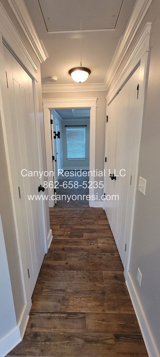 Building Photo - Nice Sized 4 Bed 3 Bath home in great location!