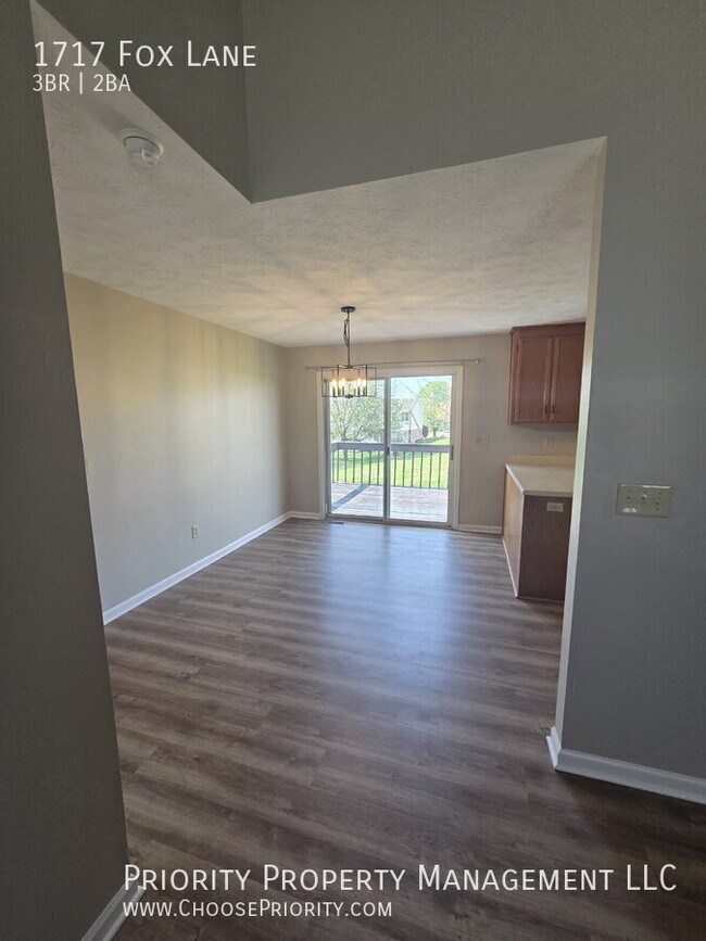 Building Photo - 1717 Fox Ln