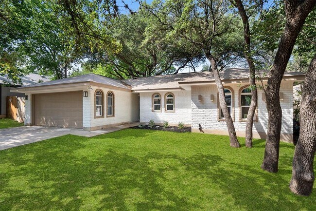 Building Photo - 902 Acorn Oaks Dr