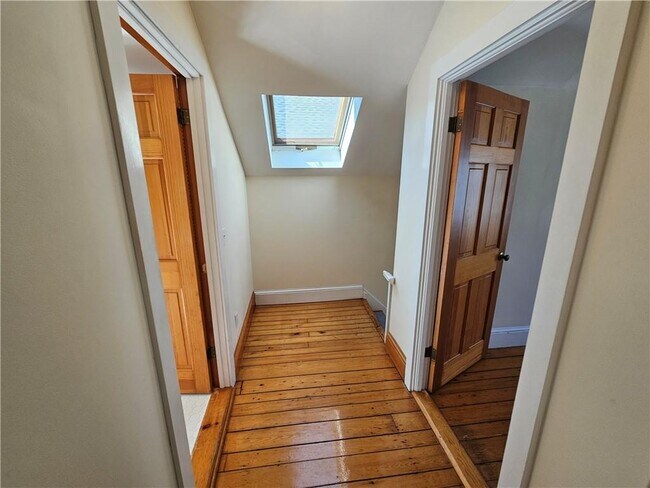 Building Photo - 10 Cherry St