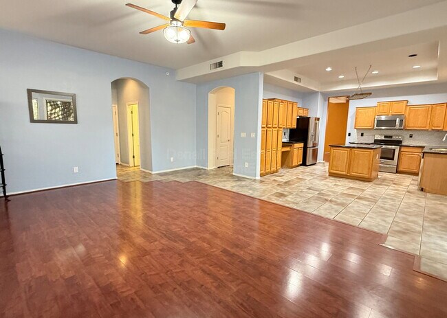 Building Photo - 9786 S La Rosa Dr