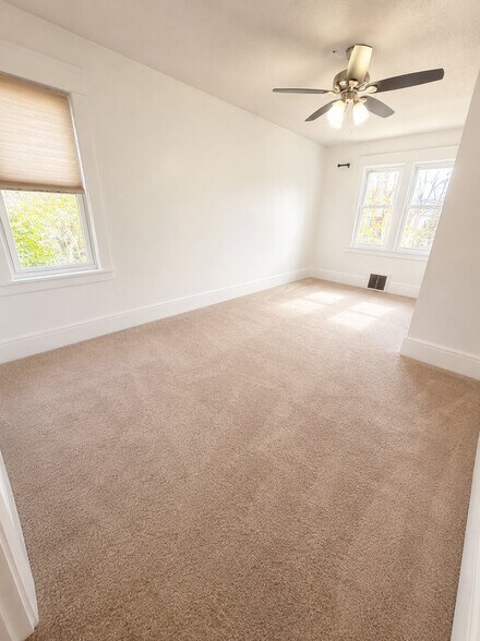 Building Photo - 359 Colvin Ave