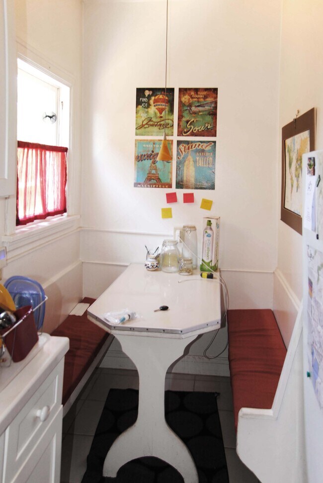 Breakfast nook - 534 Fairbanks Ave